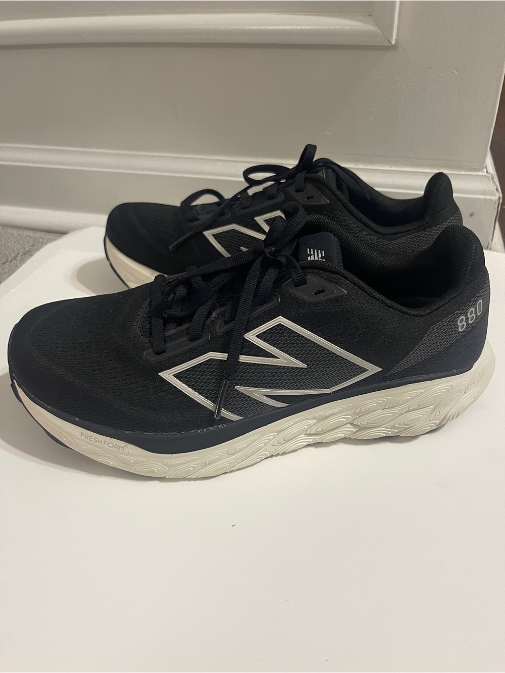New Balance Size 9 EE Extra Wide 880 v14 Womens Running Shoes Black White